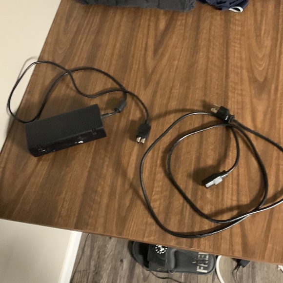 Im selling an Xbox 360 and it is not brand new and no controller. - Picture 5 of 6